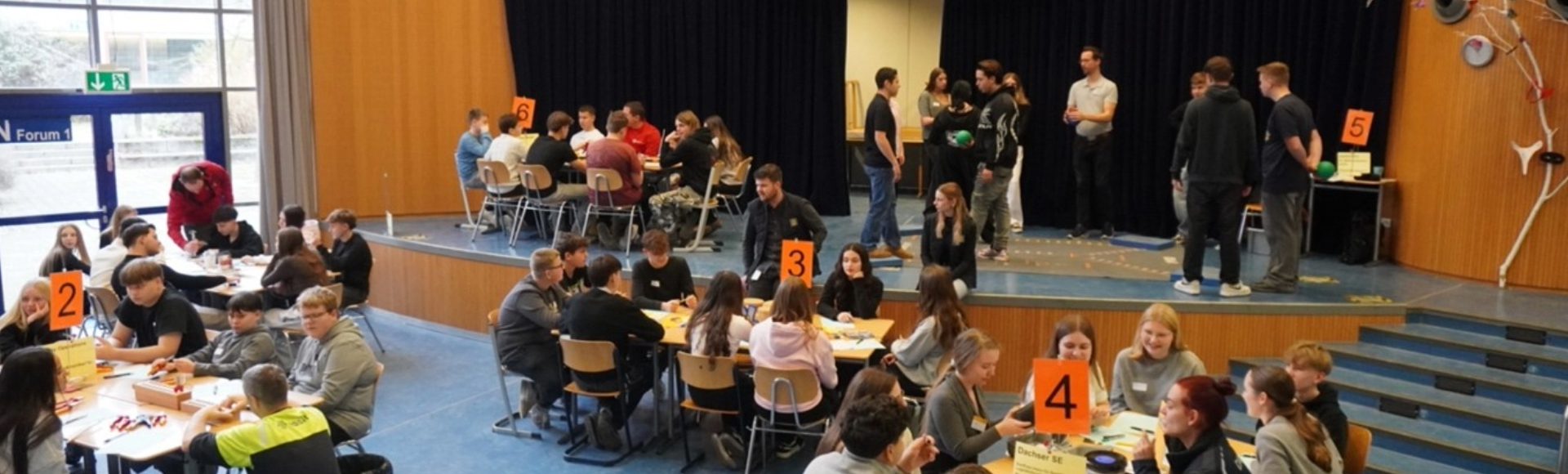 BERUFSPARCOURS im Forum der Gesamtschule Jüchen: Talentfindung und Sprungbrett in die Ausbildung – Von der Schulbank an die Werkbank