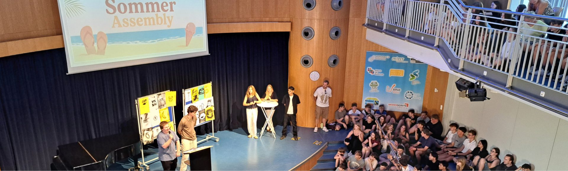 „Courage zeigen – Miteinander leben“: Gesamtschule Jüchen feiert gemeinsames Schuljahresende mit großer Assembly